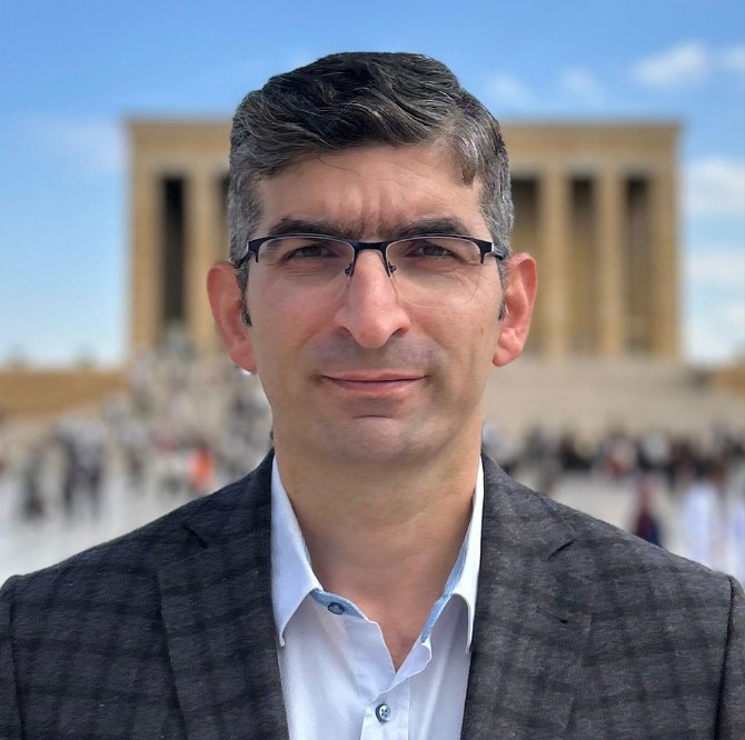 Doç. Dr. Alp Şener